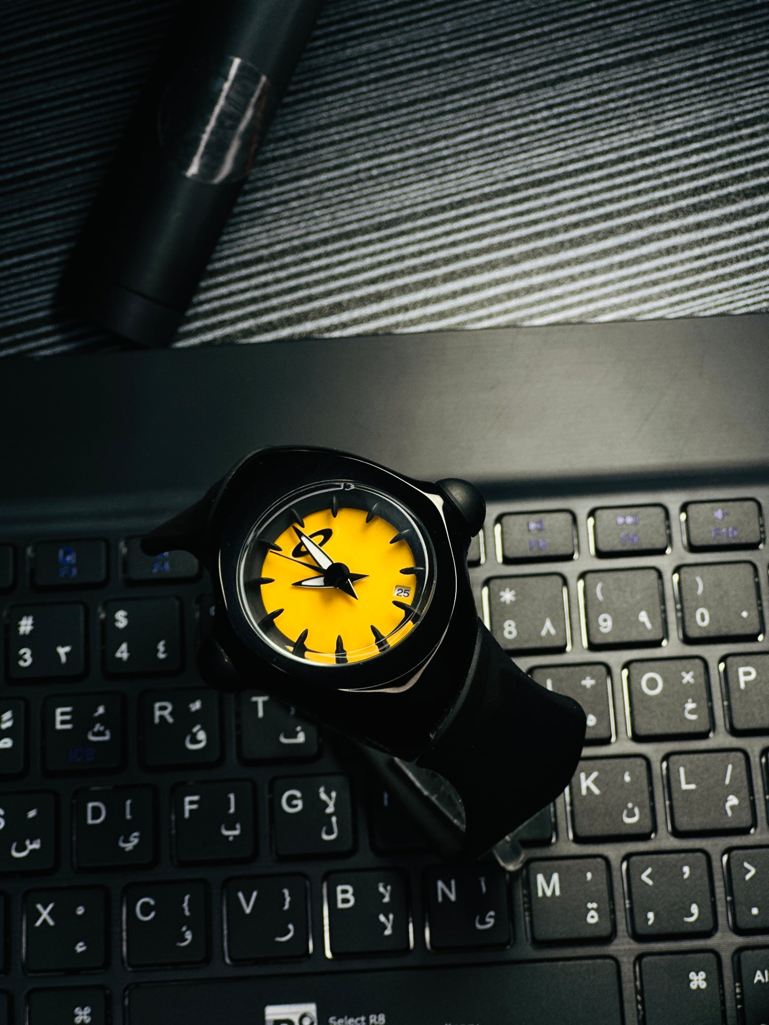 Vintage Oakley Crush Watch — Black Strap With Yellow Dial | Retro Casual Wristwatch