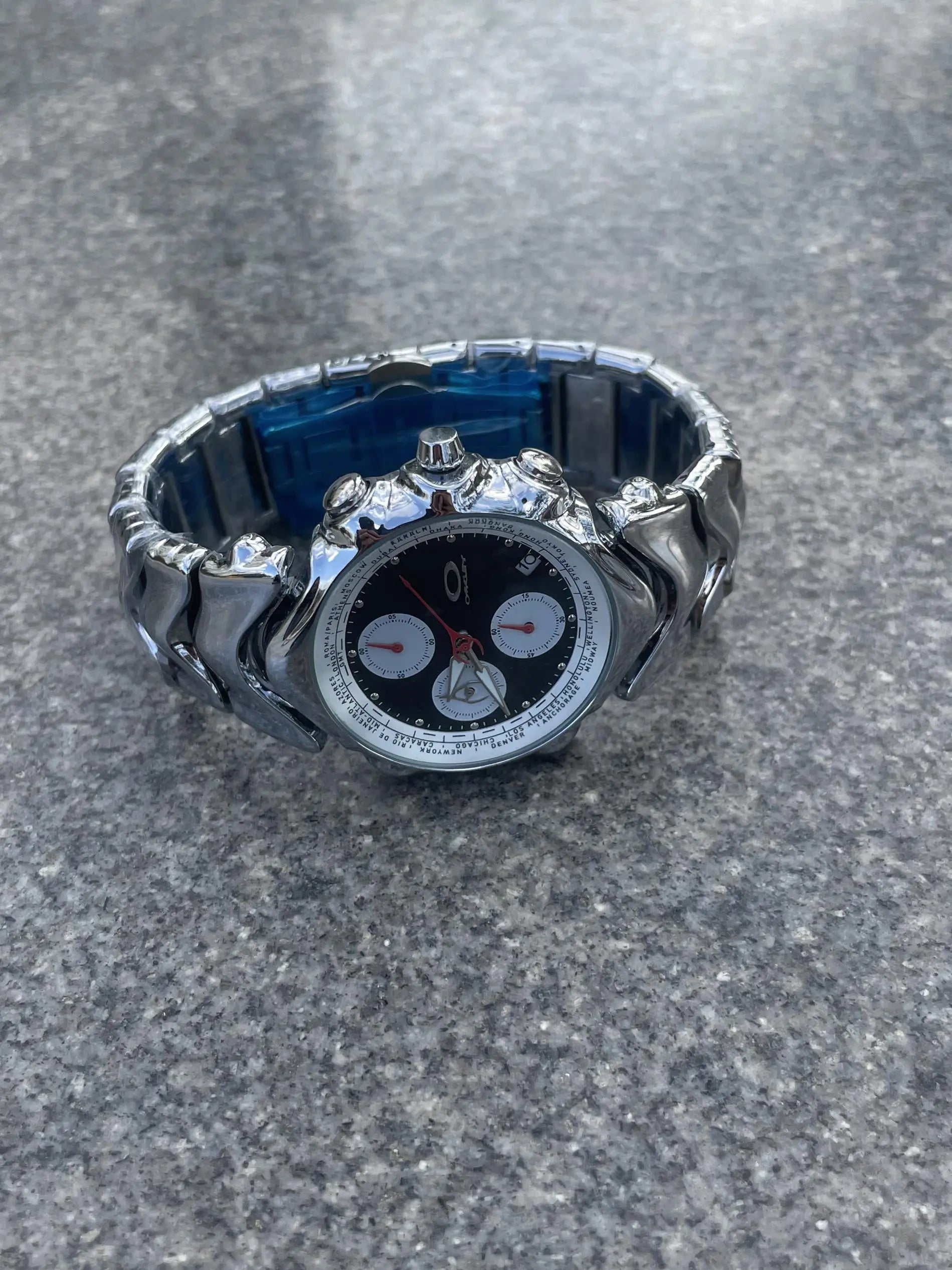 vintage three-eye judge y2k millennium watch panda timing special-shaped retro fashion watch