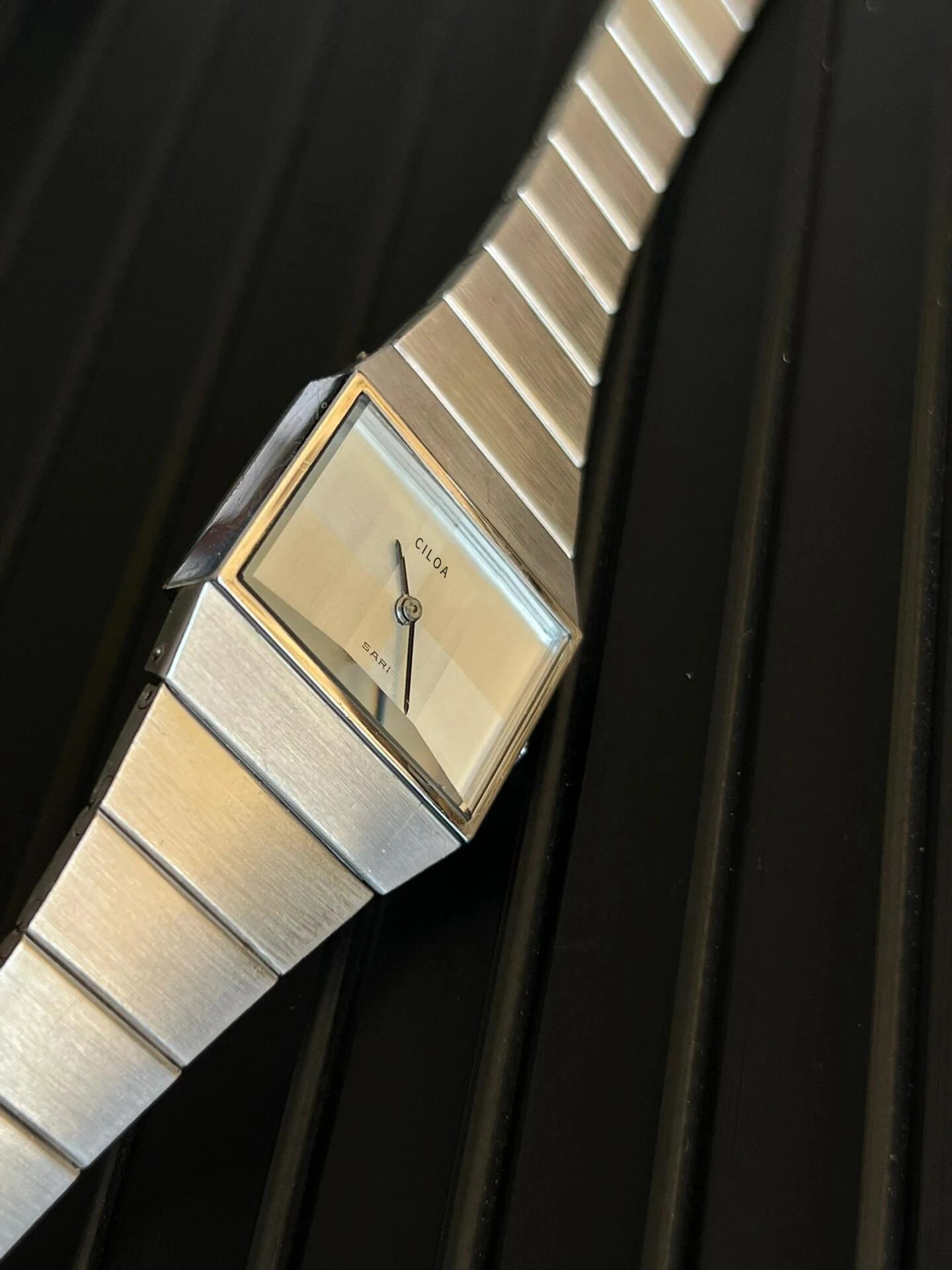 New arrival sugar cube watch for women, small and exquisite high-end luxury niche watch, 2024 new style workplace women's watch