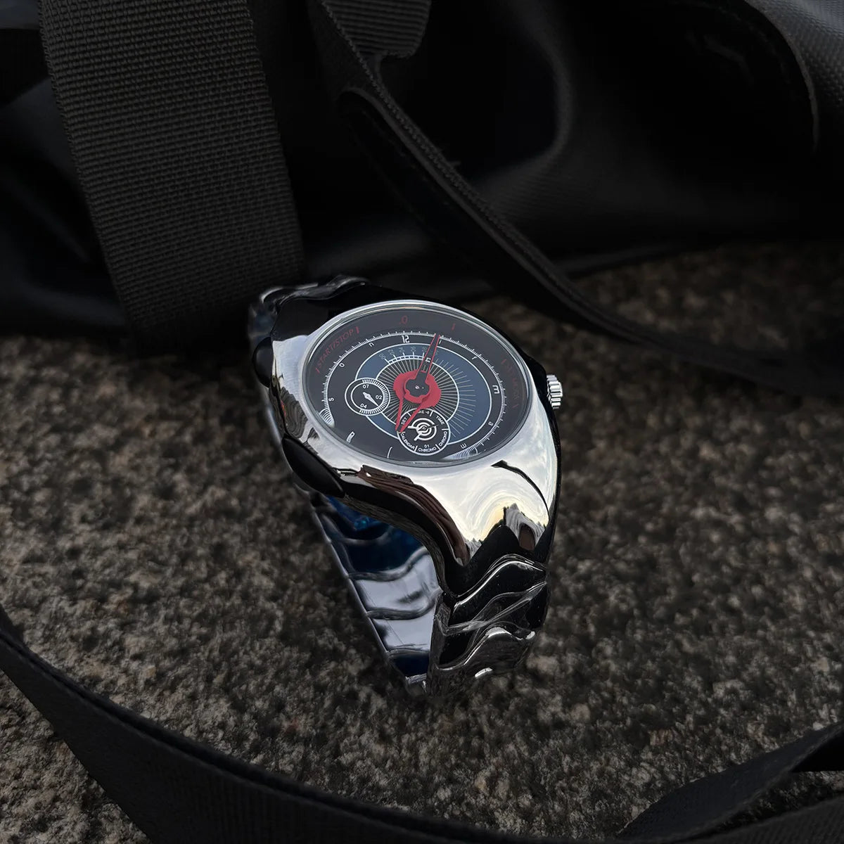 Alien Retro Twisted Case Y2k Quartz Watch Mens Silver Dial Oval Ellipse Special Fashion Unique Design Steel Men Watch AAA Clock