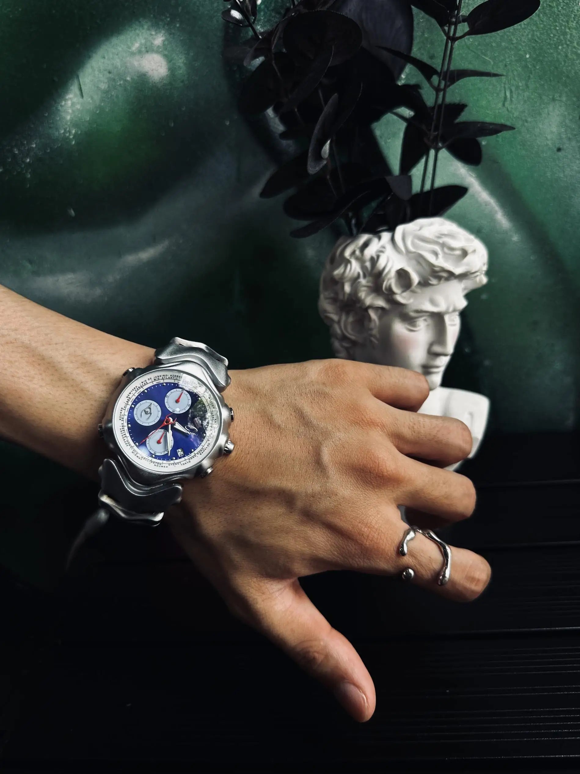 [Spot] vintage three-eye judge y2k millennium watch panda timing special-shaped retro fashion watch