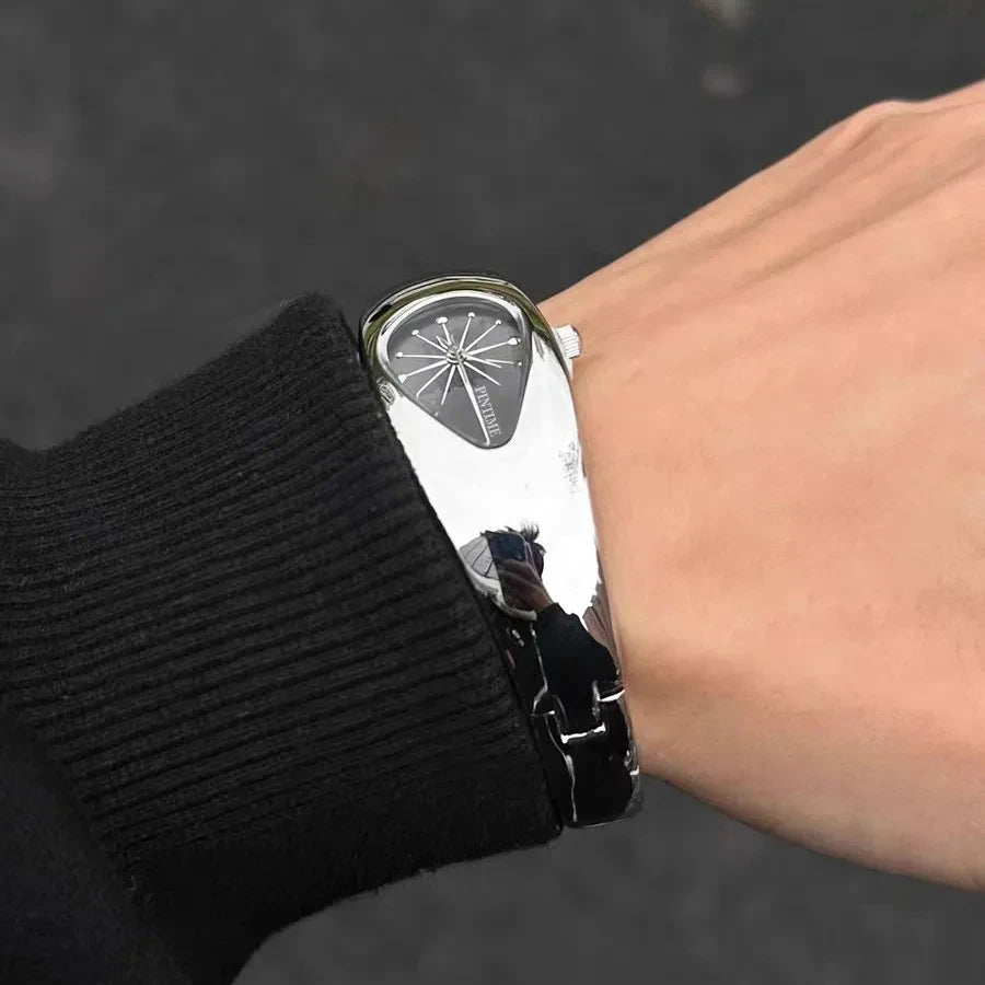 New y2k shaped teardrop bracelet watch female couple exquisite light luxury senior sense of antique millennium wind quartz watch