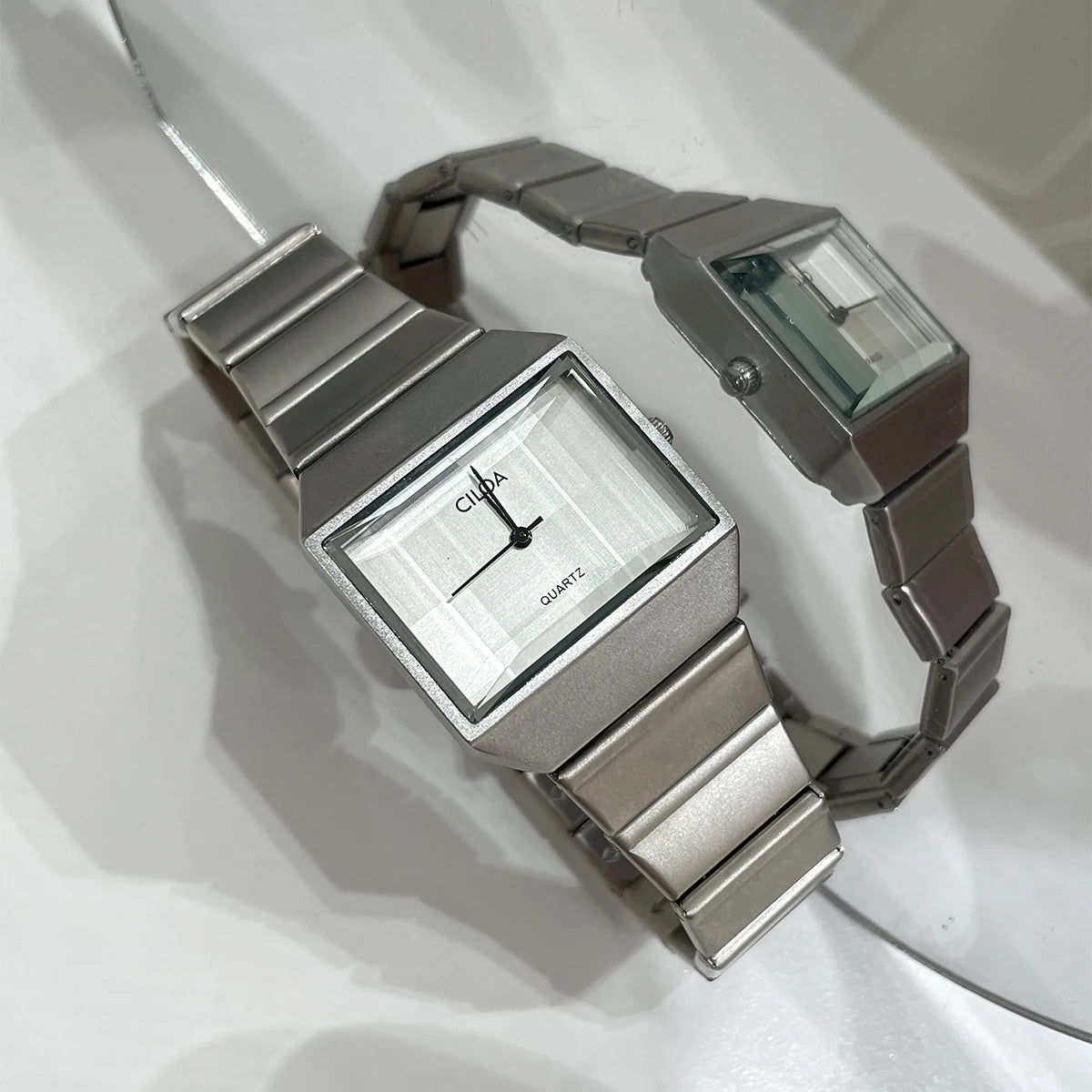 New arrival sugar cube watch for women, small and exquisite high-end luxury niche watch, 2024 new style workplace women's watch