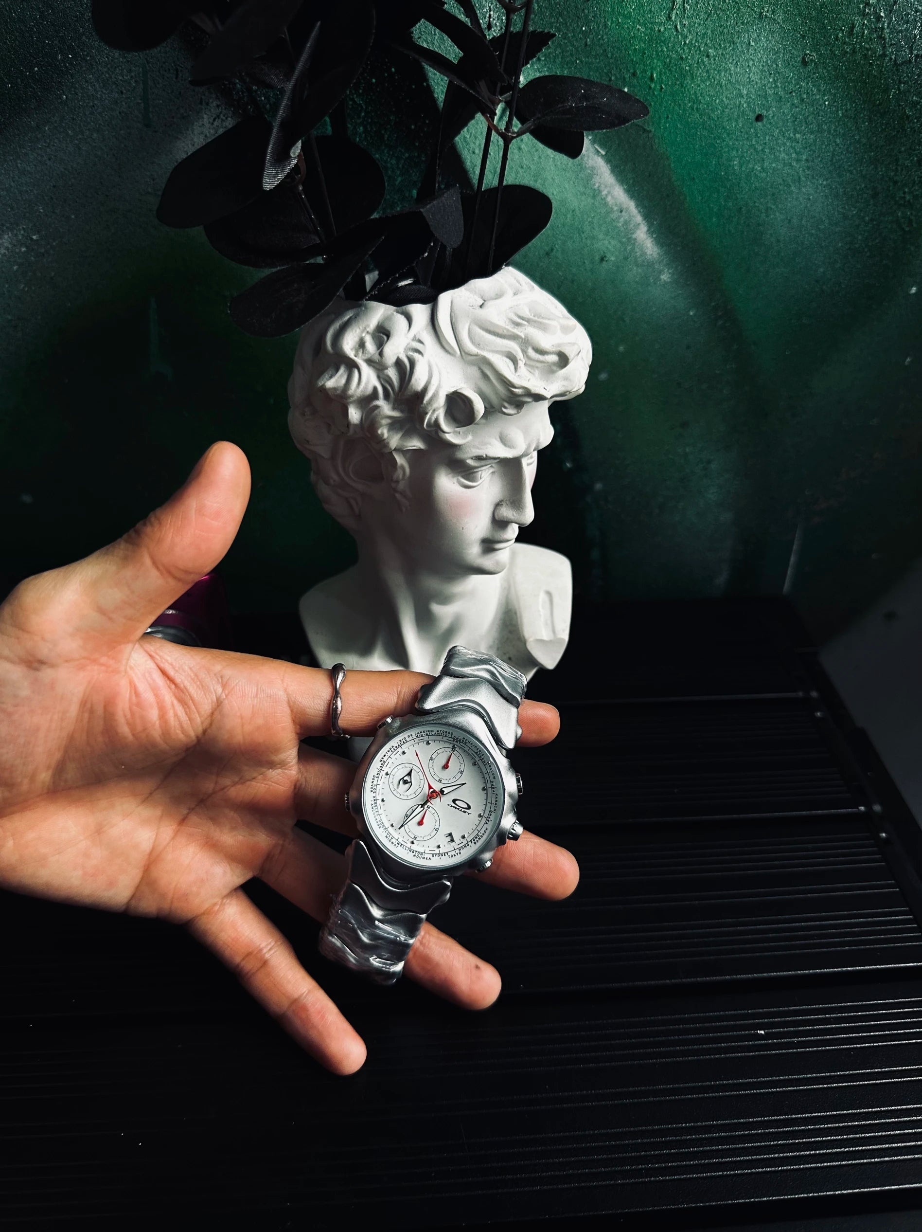 [Spot] vintage three-eye judge y2k millennium watch panda timing special-shaped retro fashion watch