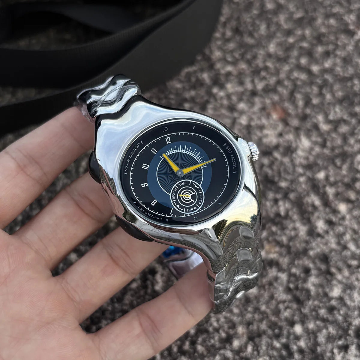 Alien Retro Twisted Case Y2k Quartz Watch Mens Silver Dial Oval Ellipse Special Fashion Unique Design Steel Men Watch AAA Clock