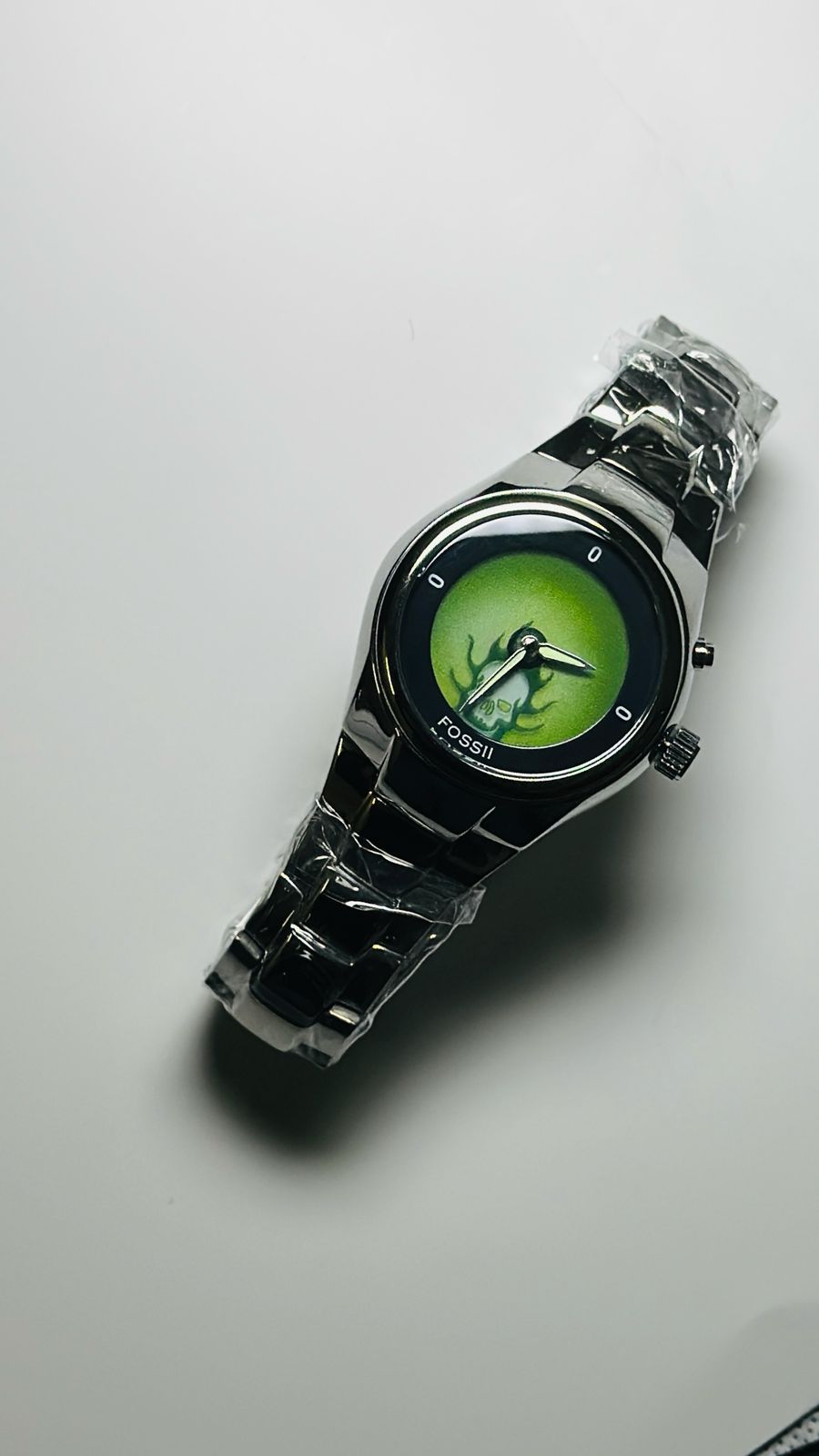 FOSSIL Stainless Steel Watch – Green Flame Dial | Unique Analog Quartz Watch | Minimalist Statement | Unisex